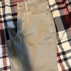 Brand new jeans I tried they on and they didn’t fit